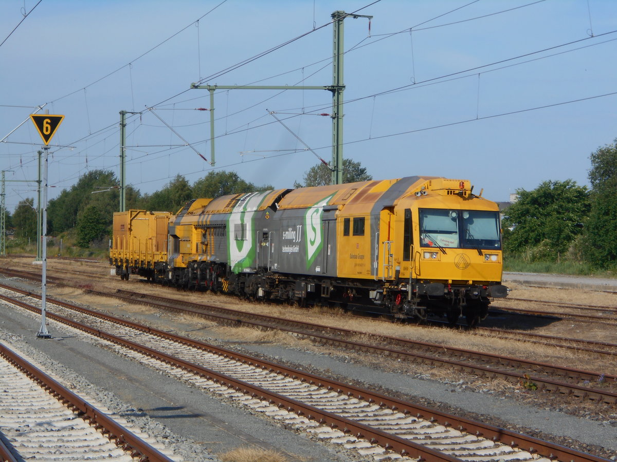 Der Schienenfräszug 99 80 9427 011-8,am 19.Juni 2019,abgestellt in Bergen/Rügen.