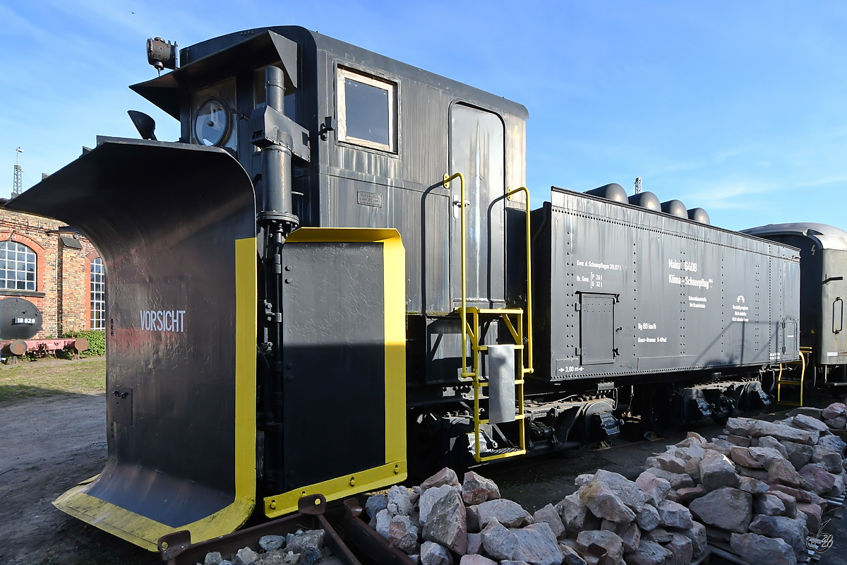 Der Schneepflug 844  Mainz 6408  wurde 1960 bei Henschel gebaut und stand Mitte September 2019 im Außenbereich des Eisenbahnmuseums in Darmstadt.