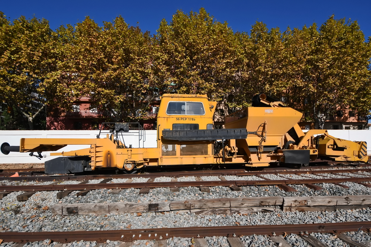 Der Schotterpflug 56PEP1785 war im Eisenbahnmuseum von Katalonien ausgestellt. (Vilanova i la Geltrú, November 2022)