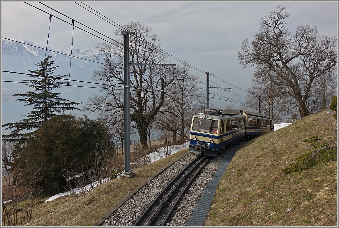 Der Schülerzug 3389 erreicht in Kürze Caux.
(10.03.2015)