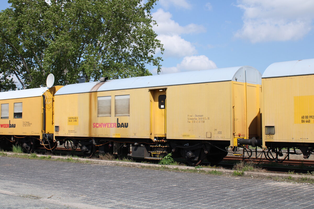 Der Schweerbau Bauwagen 60 80 9924 002-0 D-WSG am 14.05.2023 in Erfurt Gbf. Von freizugnglichen Wegen aus fotografiert.
