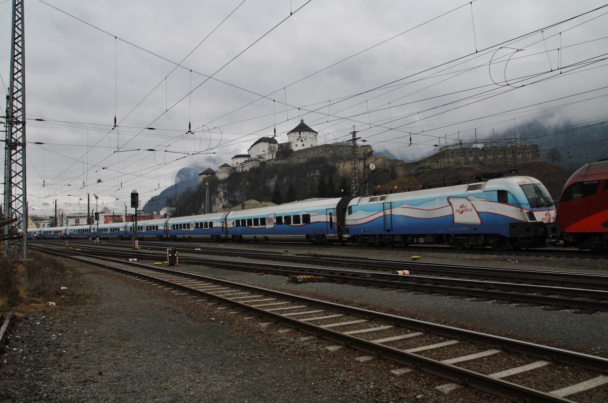 Der Ski-Austria Railjet mit Lok 1116 251-0 durchfährt am 22.1.2014 ohne Halt den Bahnhof Kufstein, von Wien kommend nach Bregenz/Zürich.