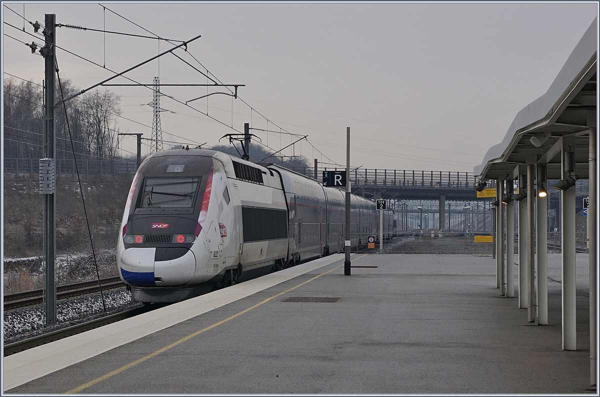 Der SNCF inoui TGV 822 Duplex verlässt Belfort-Montbéliard TGV in Richtung Mulhouse.

11. Jan. 2019