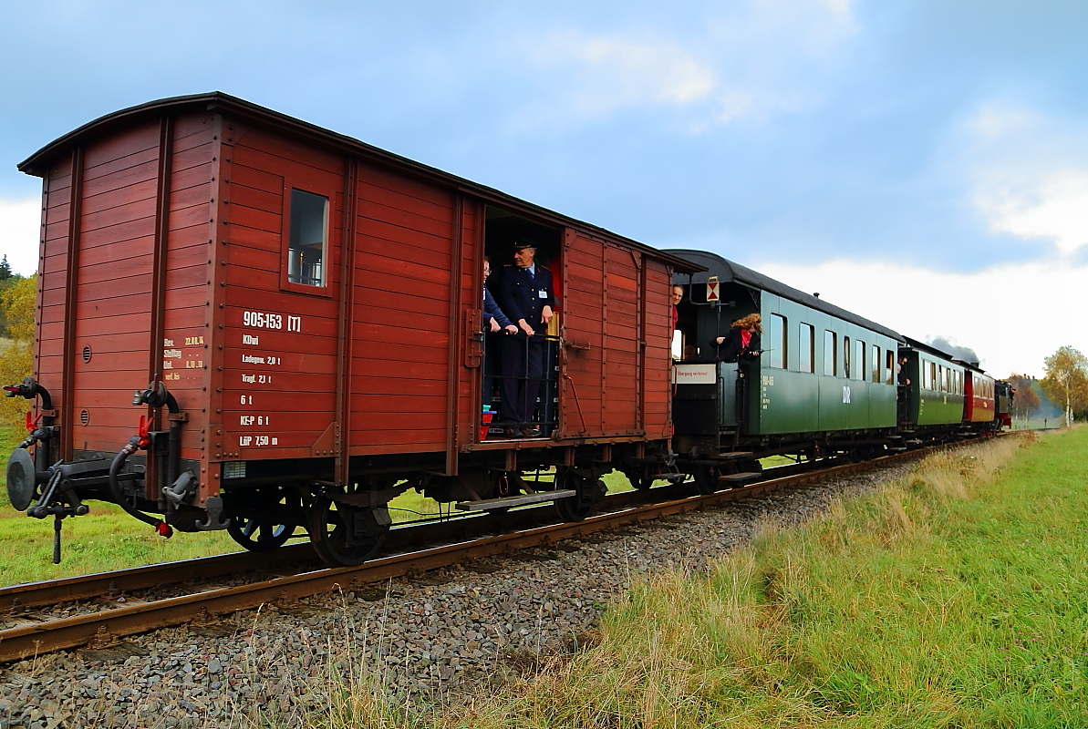 Der Sonderzug der IG HSB am 17.10.2014 beim Zurücksetzen nach erfolgter Scheinanfahrt bei Kilometer 34 zwischen Stiege und Güntersberge.