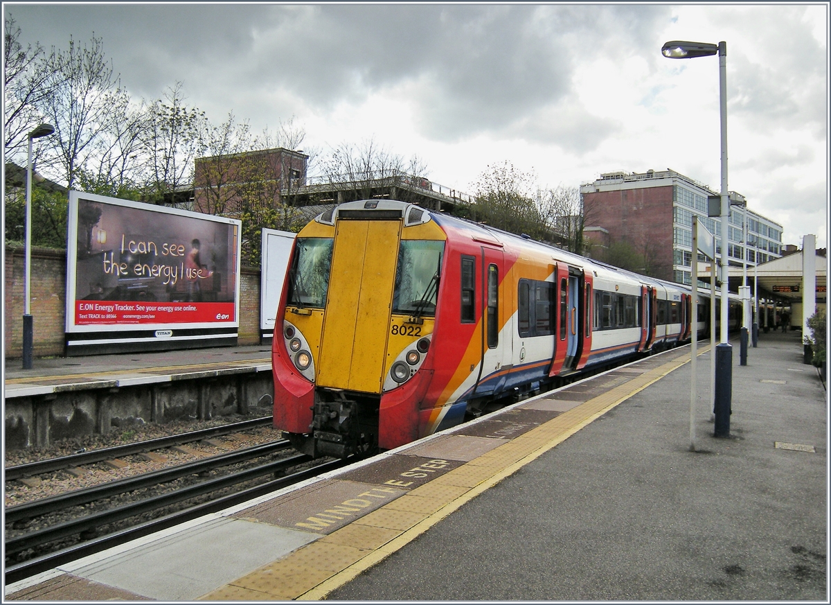 Der South West Trains 458 022 beim Halt in Richmond; der kleine Ort an der Themse gelegen ist sehneswert und lohnt einen Besuch.
14. April 2008