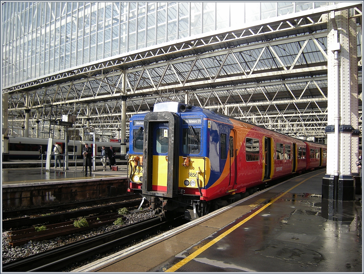 Der South West Trains Classs 455, hier der 455856 ist in London Waterloo eingetroffen.
14. April 2008