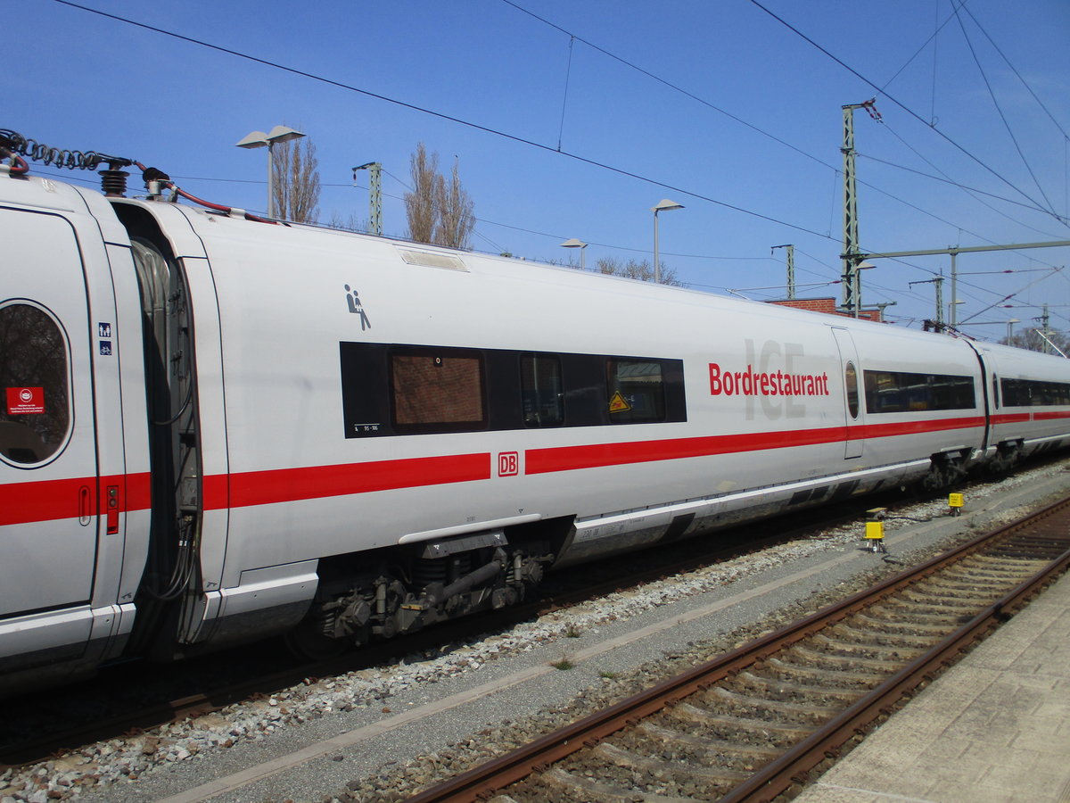 Der Speisewagen 411 261,im ICE Binz-München,am 17.April 2021,in Bergen/Rügen.