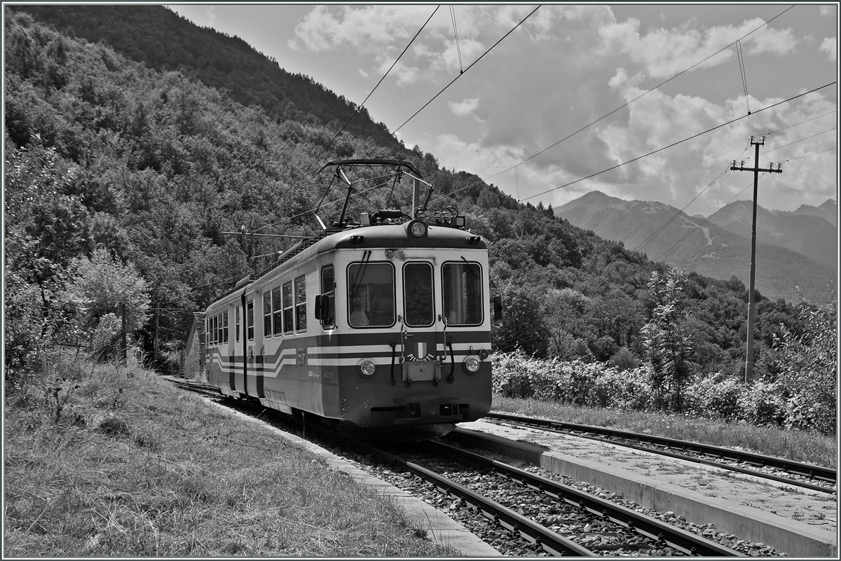 Der SSIF ABe 6/6 34  Piemonte  als Regionalzug 756 auf der Fahrt nach Domosossola in Verigo.
5. August 2014