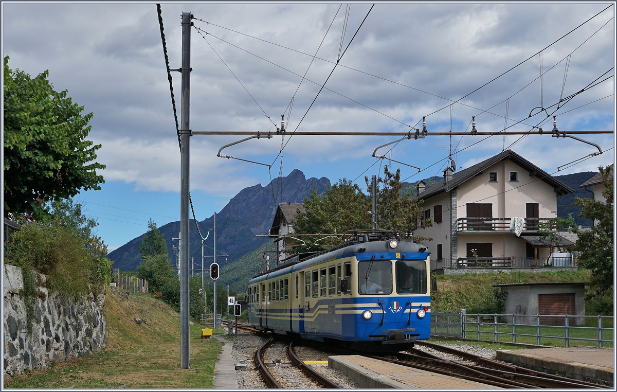 Der SSIF ABe 8/8 22  Ticino  erreicht als Regionalzug 262 von Re nach Domodossola den Bahnhof Malesco. 
5. September 2016