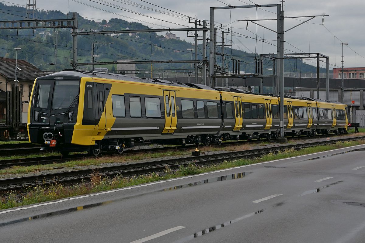 Nachdem Olli vor gut zwei Jahren von der Metro Klasse 777 den Triebzug mit  der Nummer 002 in Konstanz fotografieren konnte, wurde der von Stadler Rail   