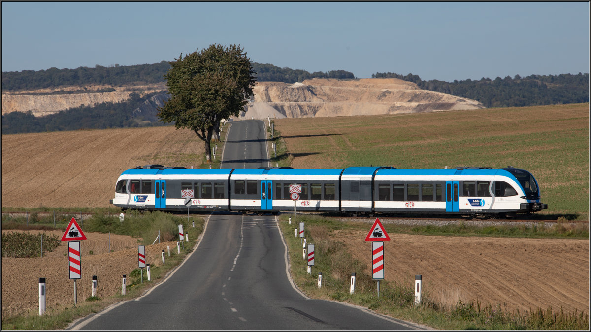Der Steinbruch nächst Ernstbrunn lässt das Ziel dieser langen Reise für GTW 08 erhoffen. 
21.09.2019