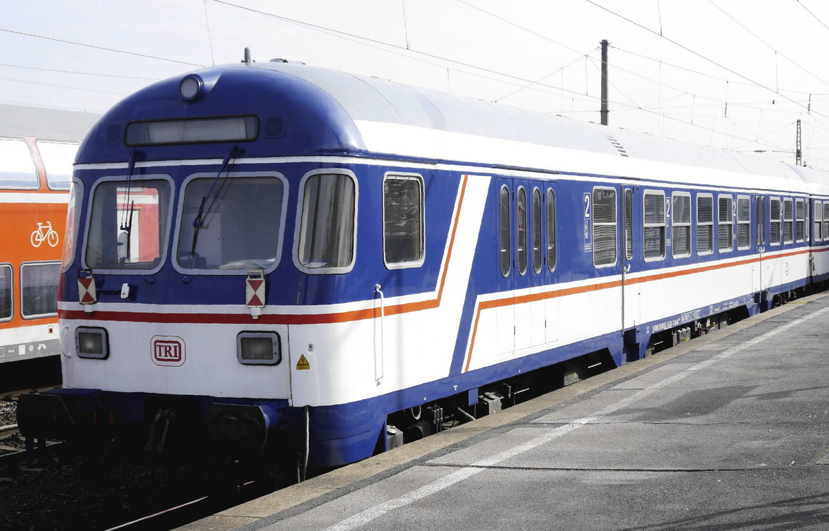 Der Steuerwagen des von 110 469 gezogenen RB26-Ersatzzuges, mit dem TRI im Auftrag der Transdev-MRB am 19.3.18 zwischen Remagen und Köln-Deutz pendelte. (Aufnahme: Köln-deutz, Gleis 2).