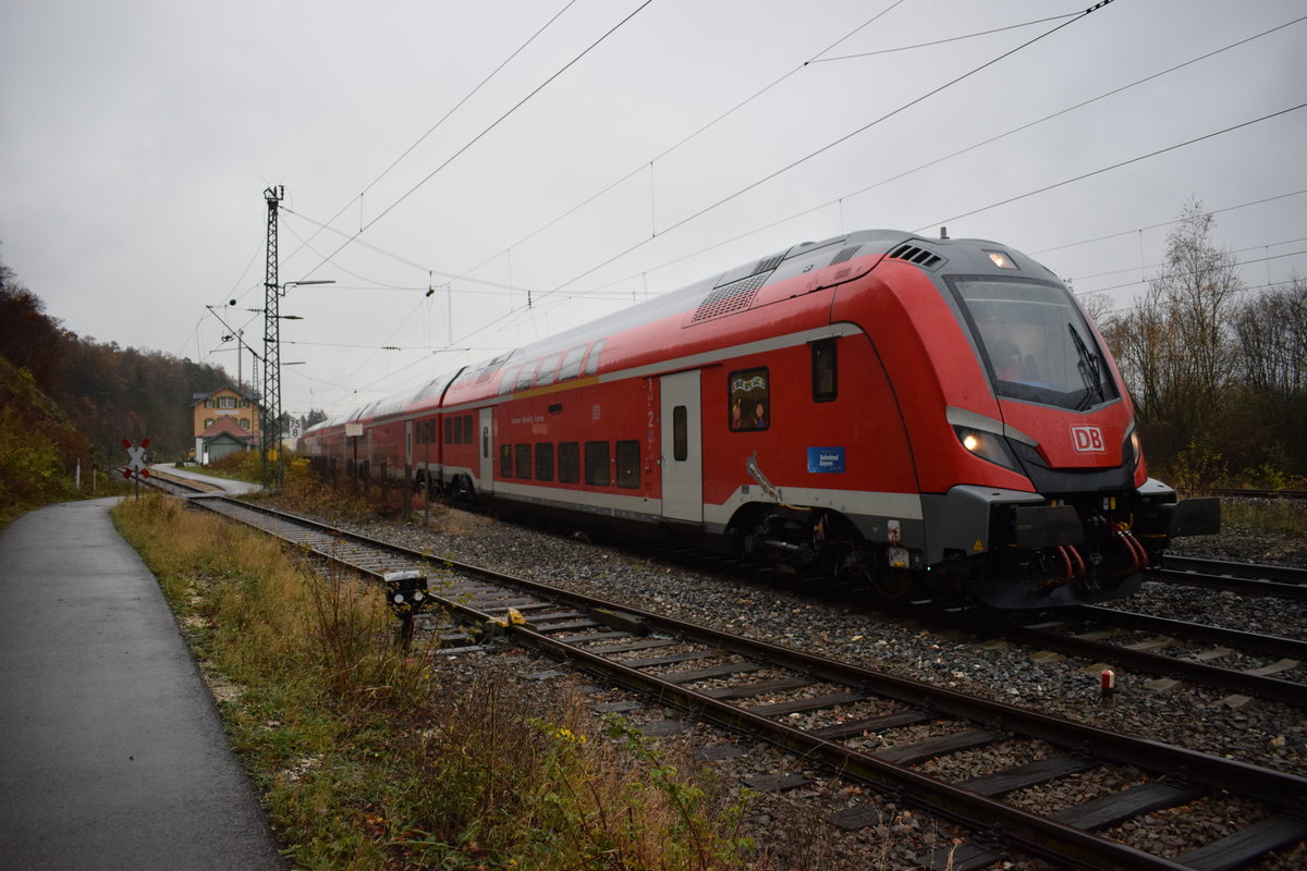 Der Steuerwagen des München-Nürnberg-Express, ebenfalls in Westerstetten. Leider wurde dieser wenige Tage zuvor an der Front unsachgemäß umlackiert, was auf dem Bild dank einem Bildbearbeitungsprogramm behoben werden konnte.