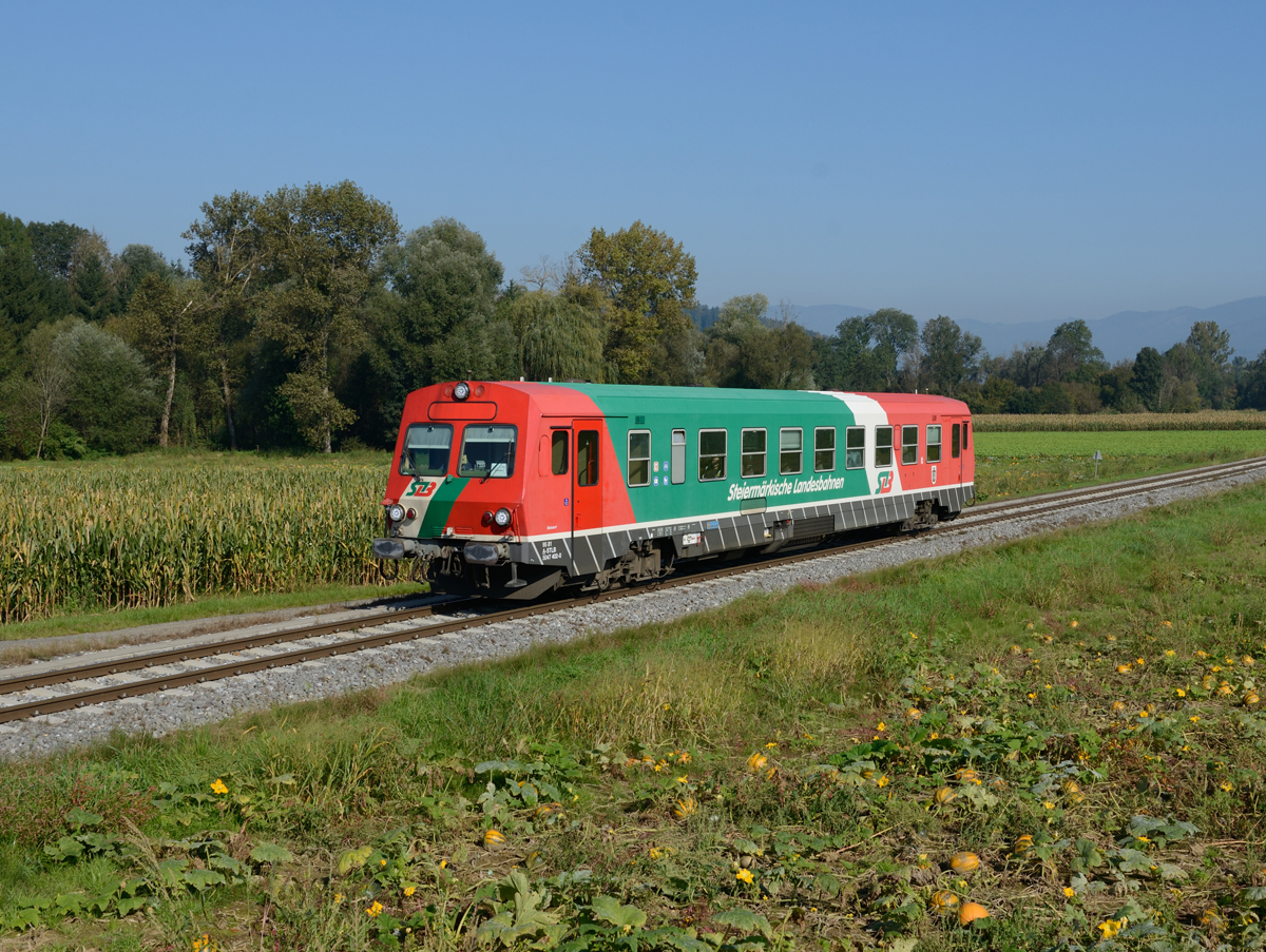 Der STLB 5047 402 war am 19. September als S31 von Weiz nach Gleisdorf unterwegs, und wurde von mir zwischen Unterfladnitz und St. Ruprecht a.d. Raab fotografiert.