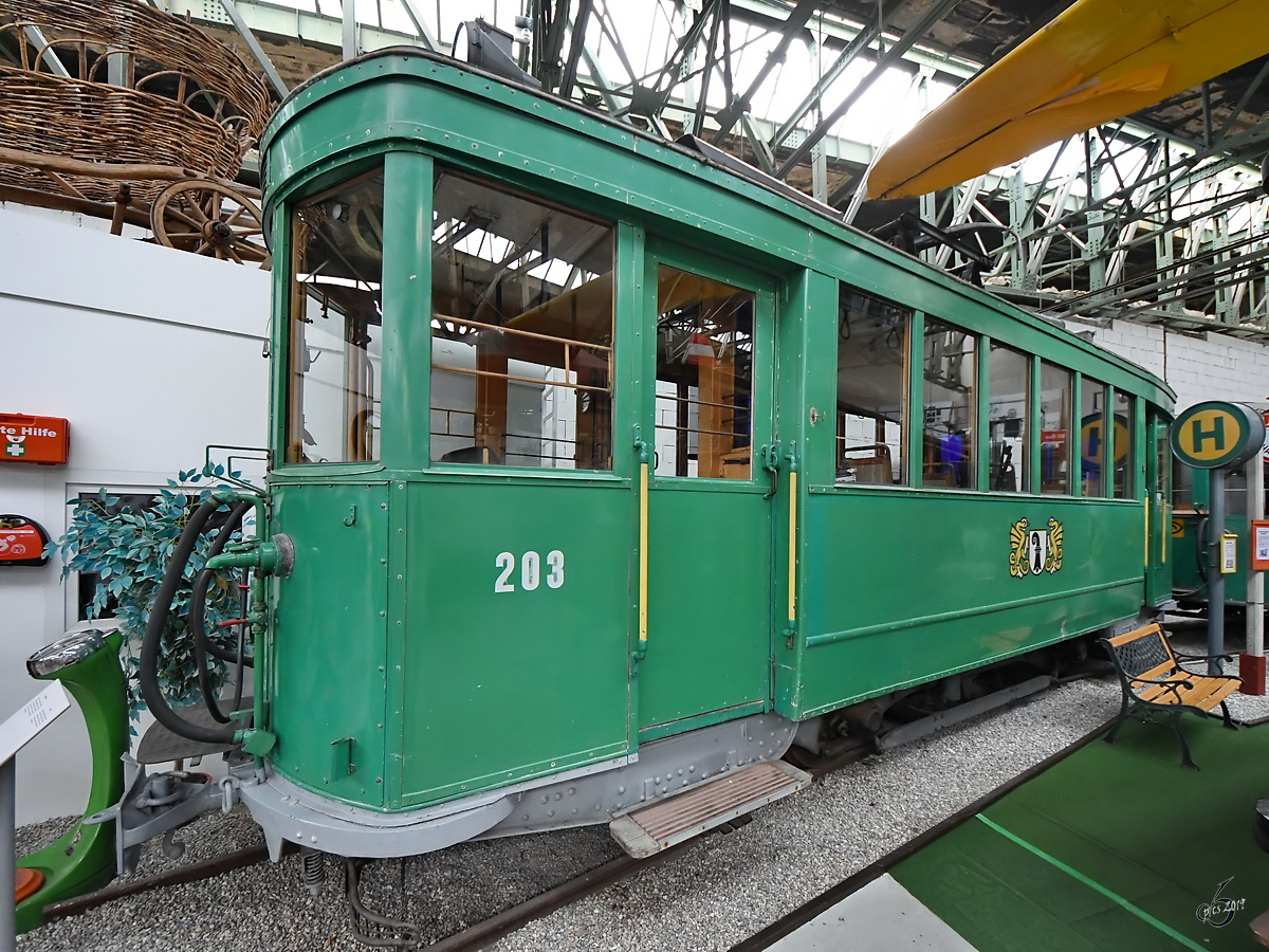 Der Straßenbahn-Triebwagen 203 mit einer Spurweite von 1000 mm stammt aus dem Jahr 1931. (Ferlach, September 2019)