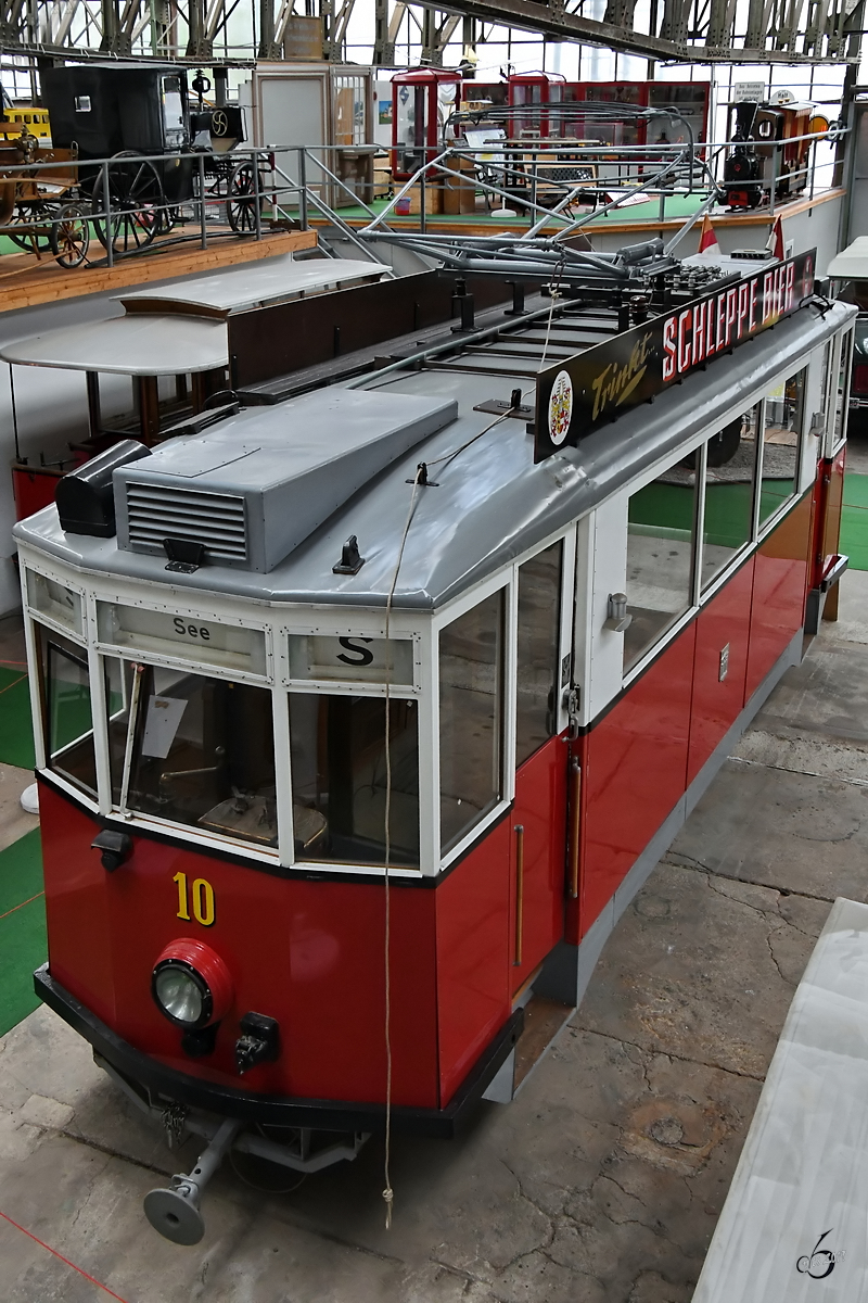 Der Straßenbahnwagen 10, auch  Würfelwagen  genannt, wurde 1911 in der Grazer Waggon Fabrik gebaut. (Historama Ferlach, September 2019)