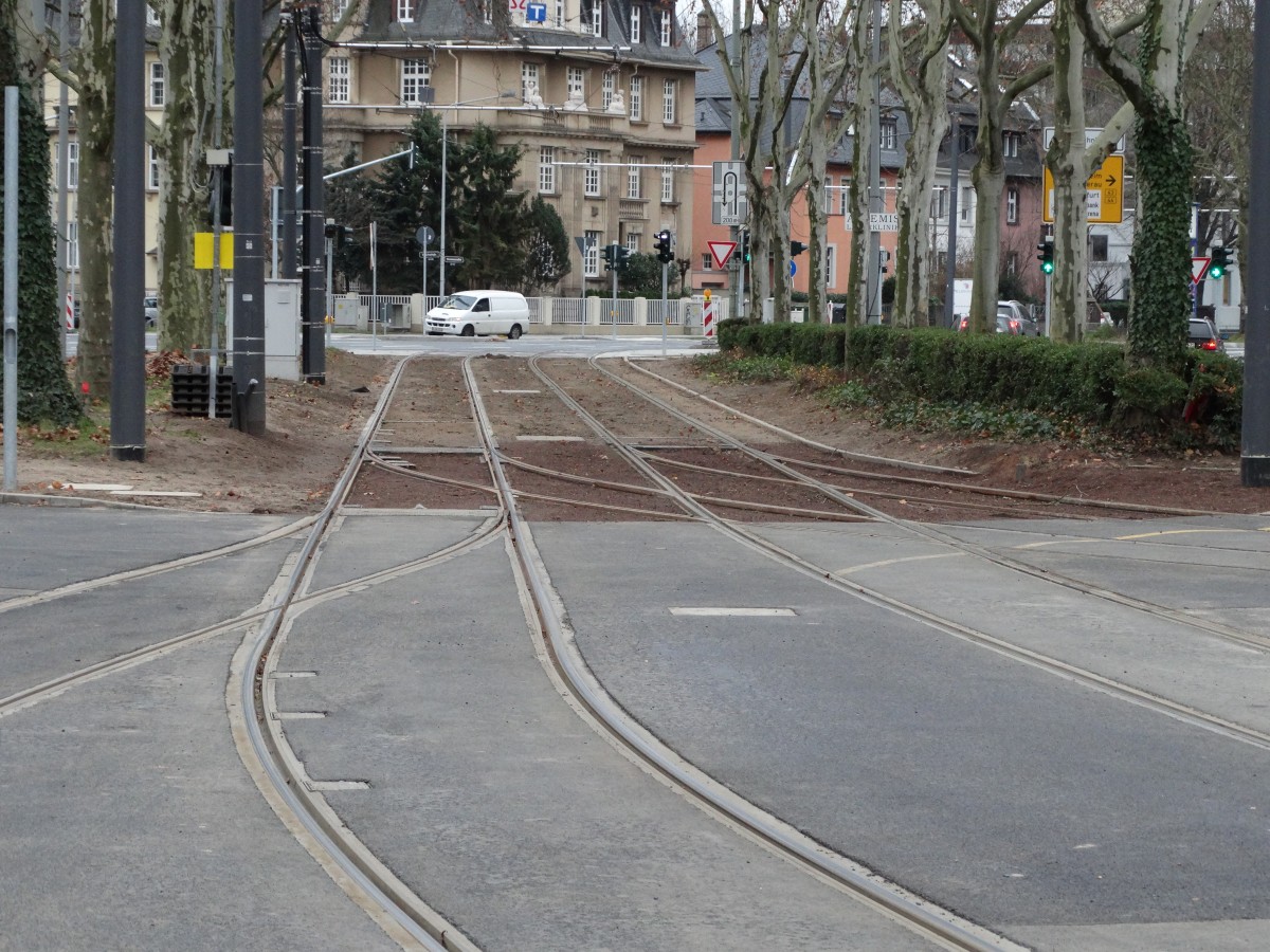 Der Strecken Teil der verlängerten Linie 17 in Frankfurt am Main am 23.12.14