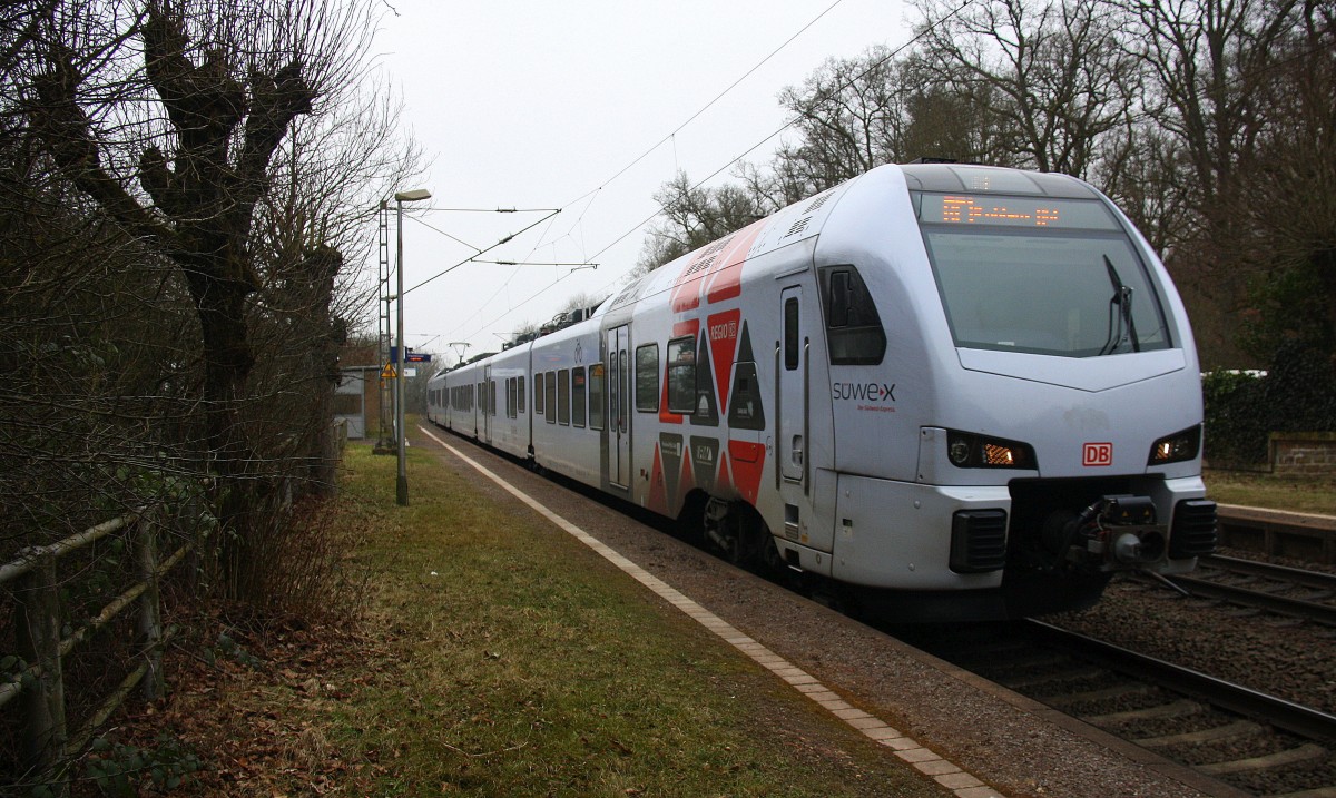 Der Südwest-Express Als RE1 Aus Mannheim-Hbf nach Koblenz-Hbf kommt durch Sehlem aus Richtung Trier-Ehrang und fährt in Richtung Salmtal,Wittlich-Hbf,Koblenz.
Bei Wolken am Kalten Mittag vom 16.2.2015.