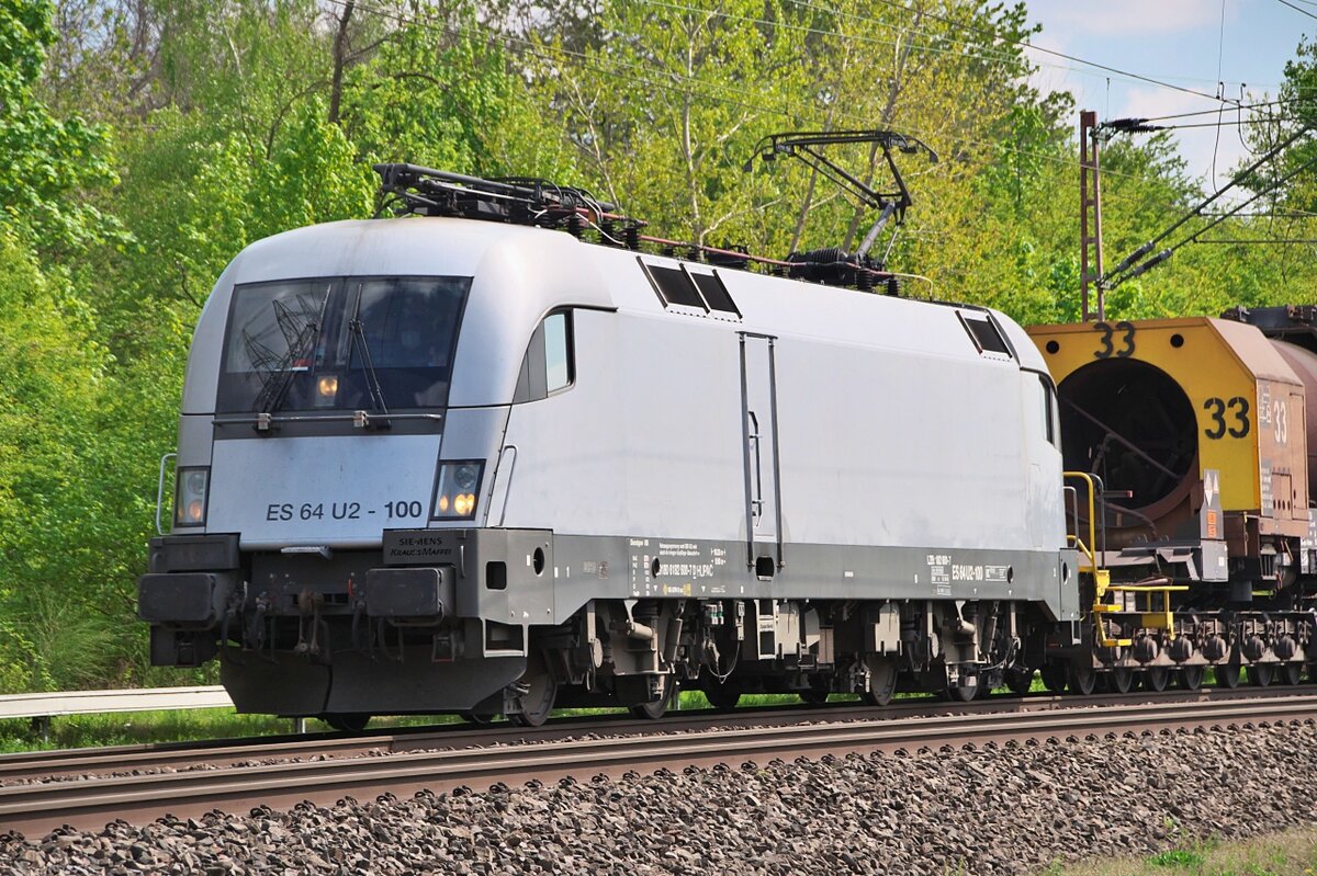 Der  Suppentaurus 
Der Suppenzug hatte ja schon viele verschiedene Baureihen als Zuglok, jetzt gibt es die neue Variante, den Suppentaurus.  182 600-7 (HUPAC) bringt den Suppenzug aus Völklingen zurück zum Hochofen der Dillinger Hütte (ROGESA).
Ensdorf 27.04.2022