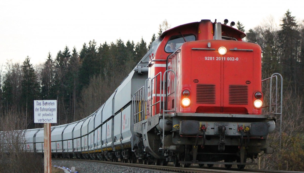 Der Talwrts donnernde Leerperlkieszug am Nachmittag des 29.November 2013.  