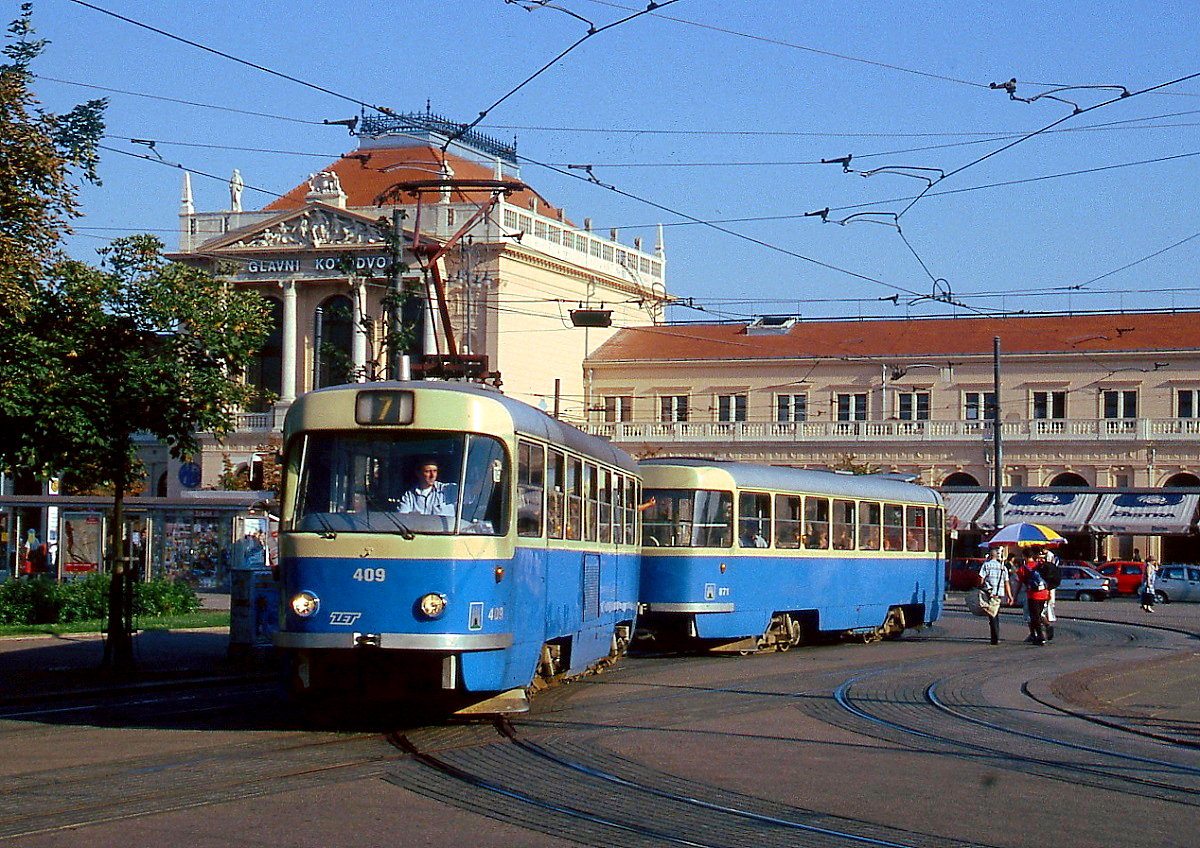 Der Tatra-T3 409 im Sommer 2005 vor dem Hauptbahnhof in Zagreb