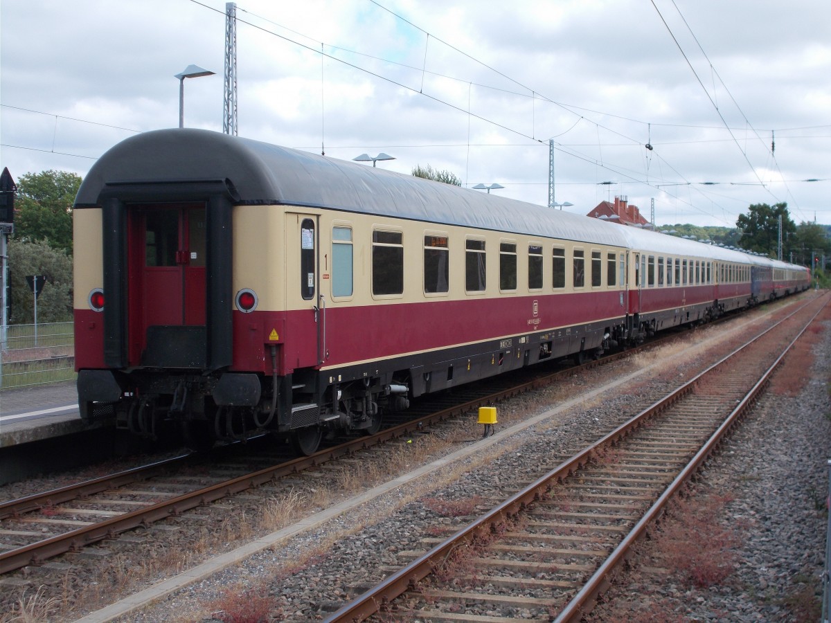 Der TEE Rheingold nach der Ankunft aus Koblenz,am 21.Juni 2015,in Binz während die Zuglok 111 020 noch beim Umlaufen war.