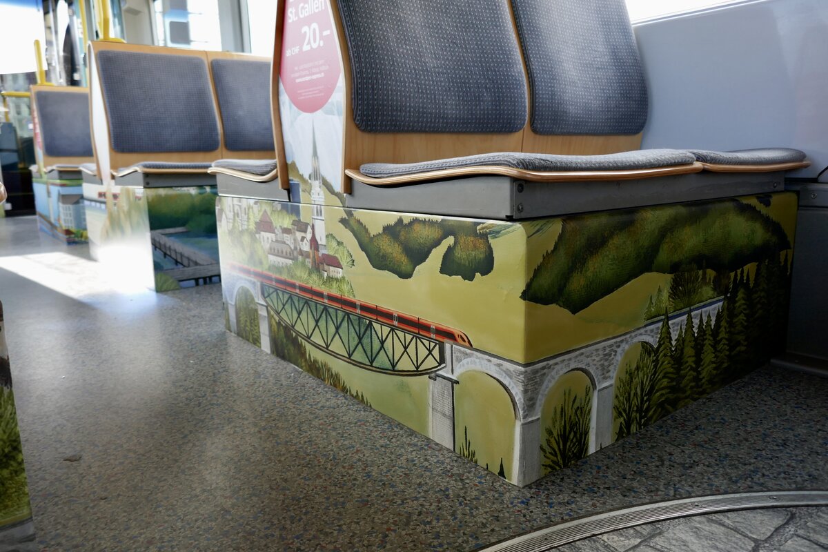 Der Teil unter der Sitze im neuen Traverso Werbetram Be 5/6 3030 die alle eine Zeichnung haben am 4.4.23