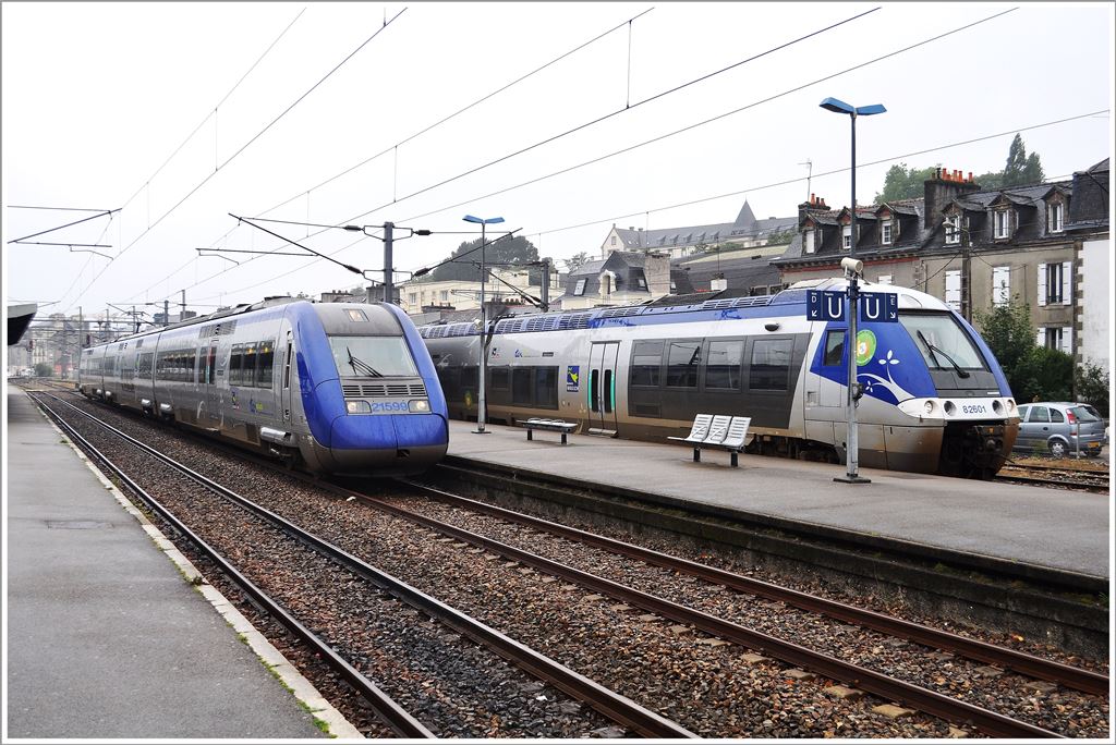 Der  TER-Verkehr ab Quimper nach Rennes/Nantes wird mit diesen beiden Elektrotriebzugvarianten bestritten. 21599 und 82601 in Quimper. (20.09.2013)