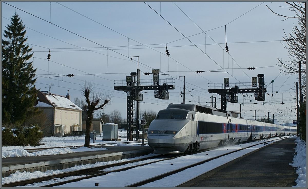 Der TGV Lyria 112 von Lausanne nach Paris Gare de Lyon erreicht Frasne. 

2. April 2010