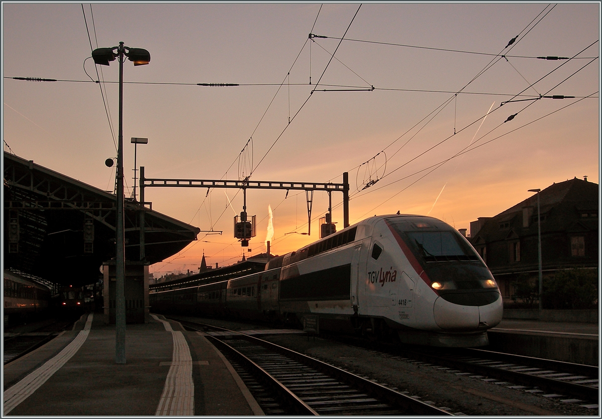 Der TGV Lyria 4418 wartet in Lausanne auf die Abfahrt nach Paris. 
3. Dez. 2013