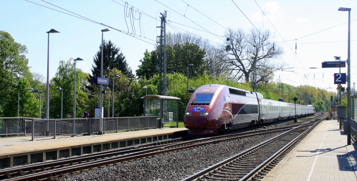 Der Thalys aus Paris(F)-Köln-Hbf kommt aus Richtung Aachen-West als Umleiter und fährt durch Kohlscheid und fährt in Richtung Herzogenrath,Neuss bei schönem Frühlingswetter am 19.4.2014. 