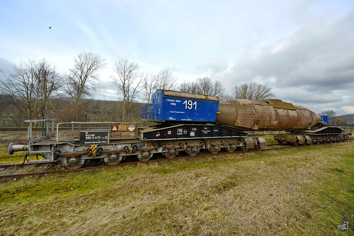Der Torpedopfannenwagen 191 der Thyssen Krupp Steel ist aktuell im Hattinger Industriegebiet abgestellt und soll später als weiteres Ausstellungsobjekt in der Henrichshütte zu sehen sein. (Januar 2021)