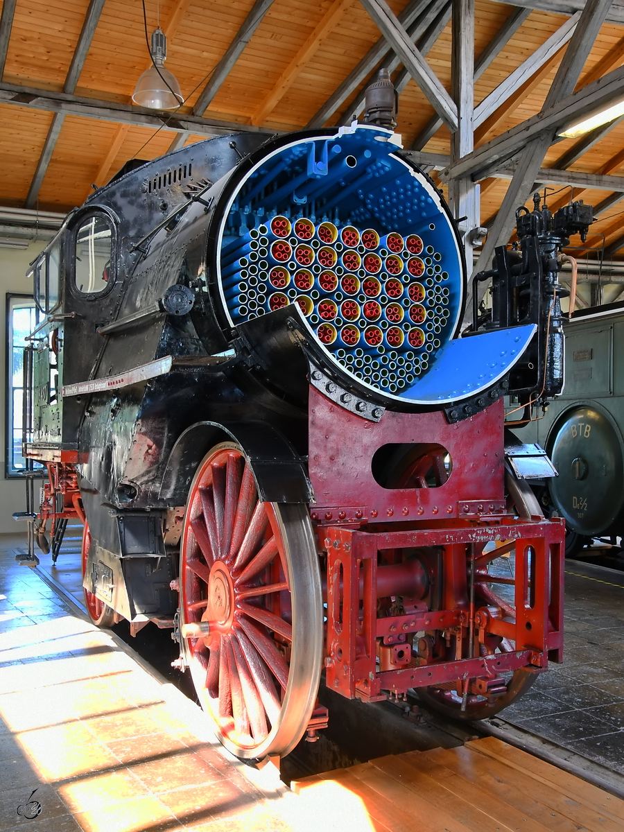 Der Torso der 1914 gebauten Dampflokomotive 18 427 hat einen Platz in der Lokwelt Freilassing gefunden. (August 2020)