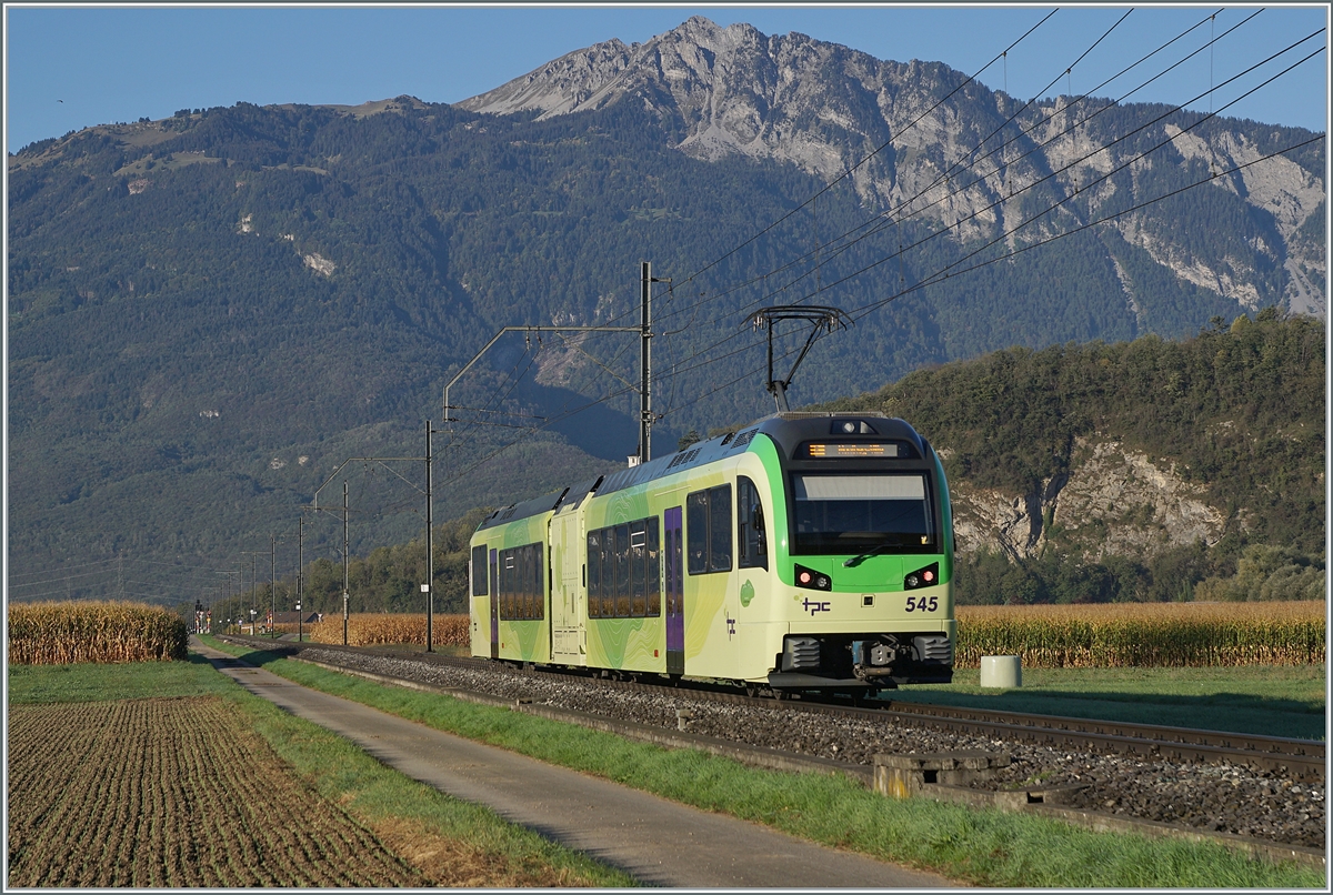 Der TPC Beh 2/6 545 ist kurz nach Villy auf der Fahrt in Richtung Monthey. 

11. Oktober 2021