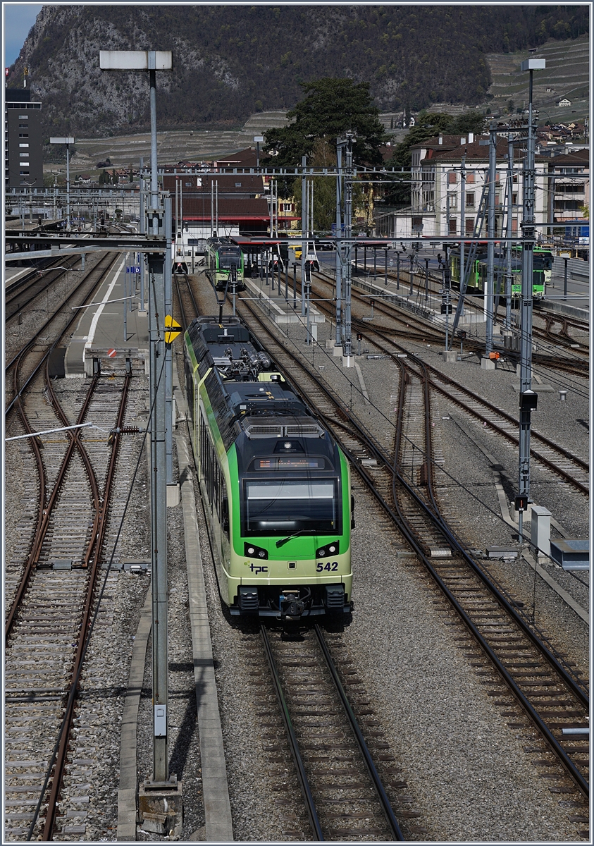 Der TPC GTW Beh 2/6 N° 542 verlässt Aigle als Regionalzug 144 nach Monthey Ville.
12. April 2018