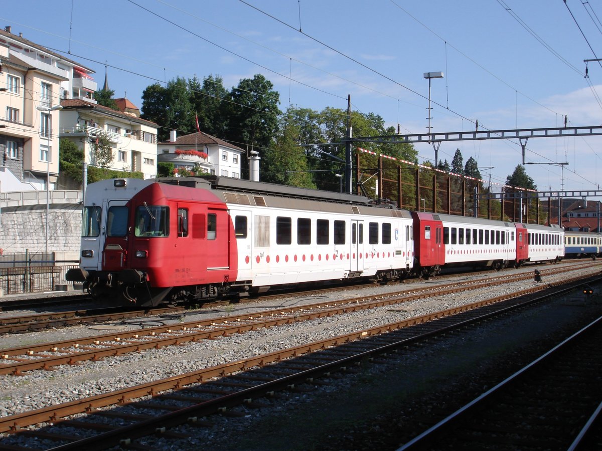 Der TPF-RBDe 567 171 mit einem B Lego und einem NPZ ABt am 15. August 2007 abgestellt in Fribourg.