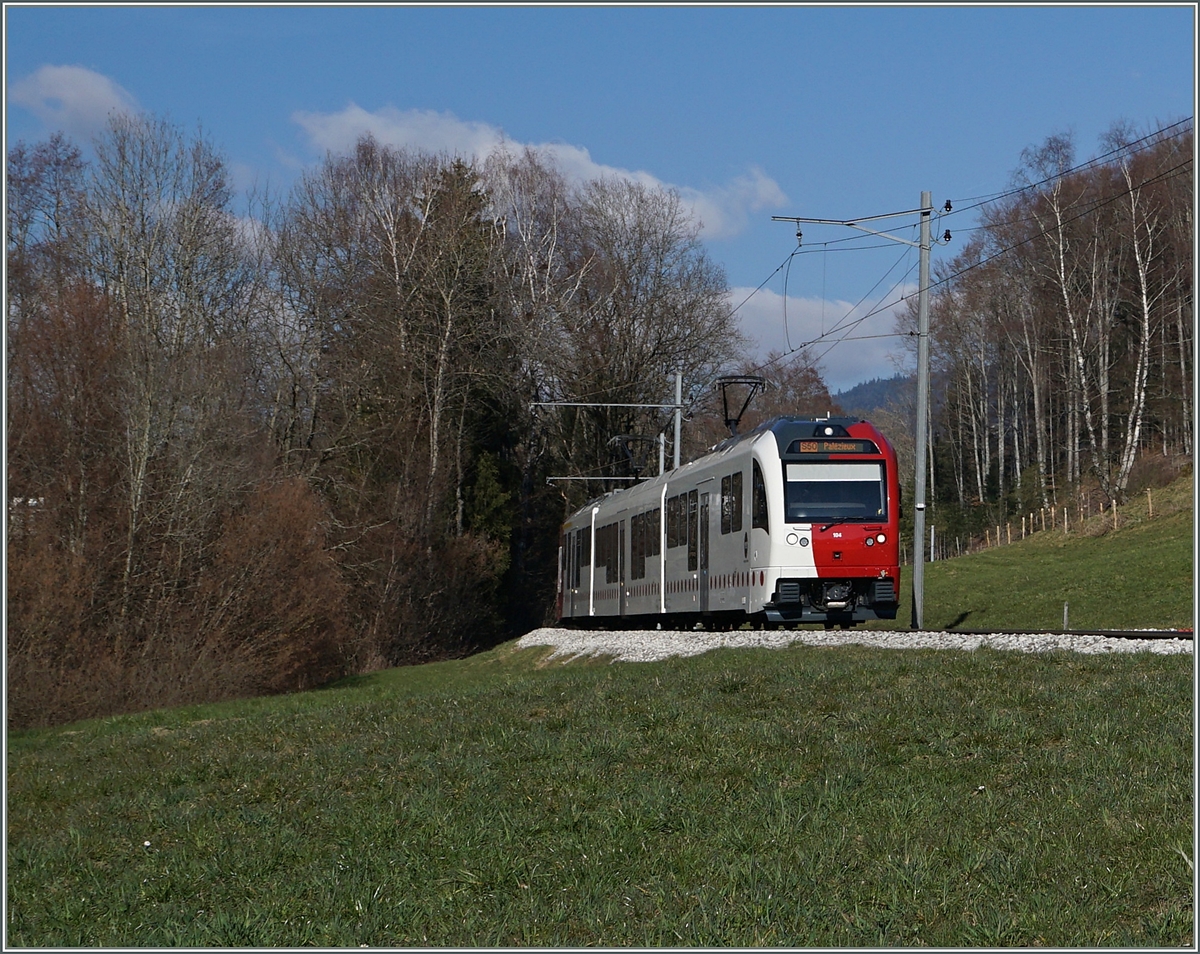 Der TPF SURF  Série Unifiée pour Réseau Ferré métrique  Be 2/4 + B + ABe 2/4 104 als S 50 auf der Fahrt nach Palézieux kurz vor Remaufens.
18. März 2016