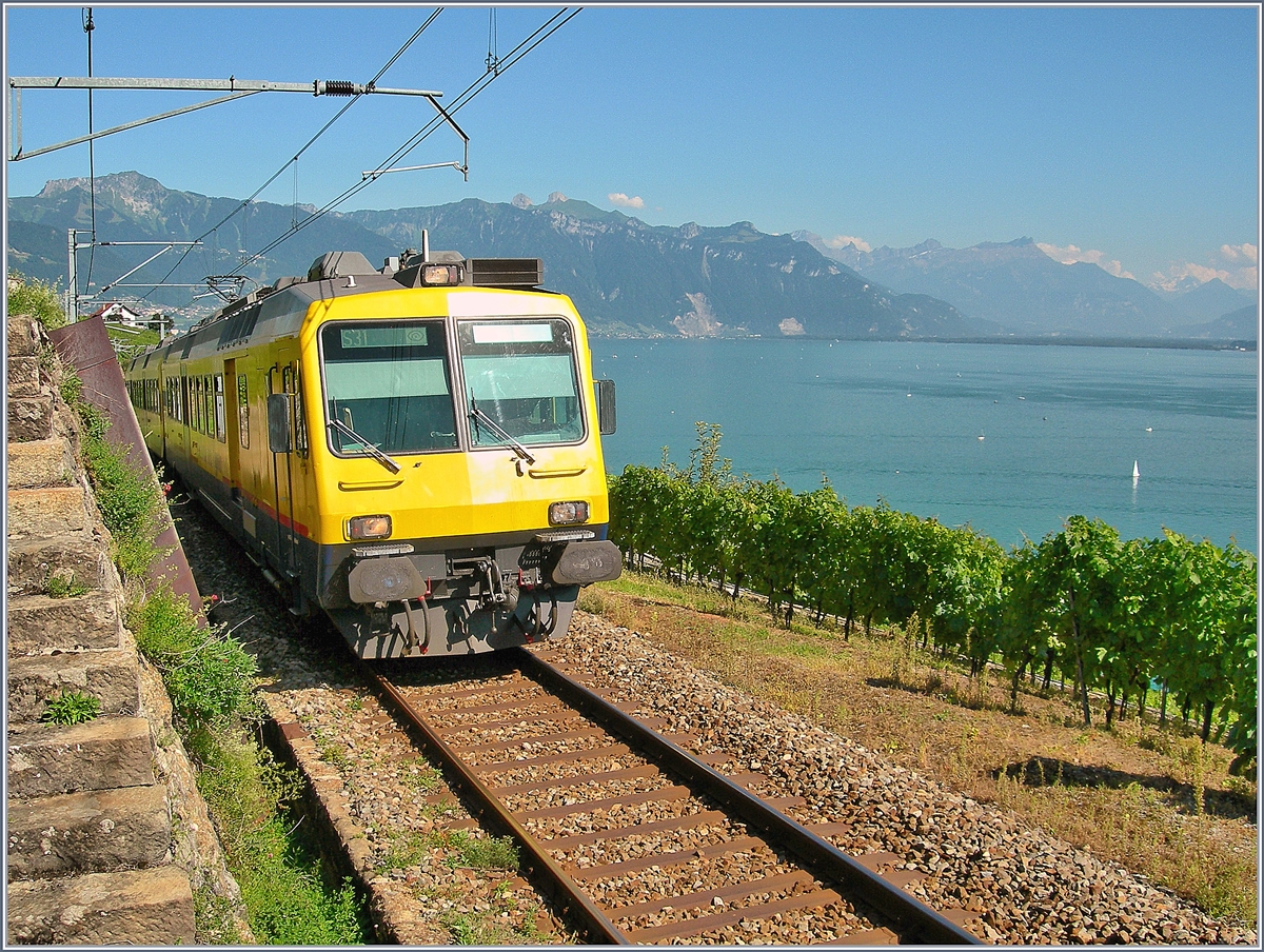 Der  Train des Vignes  schon hoch über dem Lac Léman zwischen Vevey und Chexbres Village.
14. Juli 2007