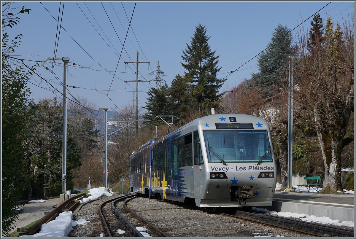 Der  Trains des Etoiles  verlässt nach einem kurzen Halt Les Chevalleyres und fährt Richtung Blonay.
13. März 2016