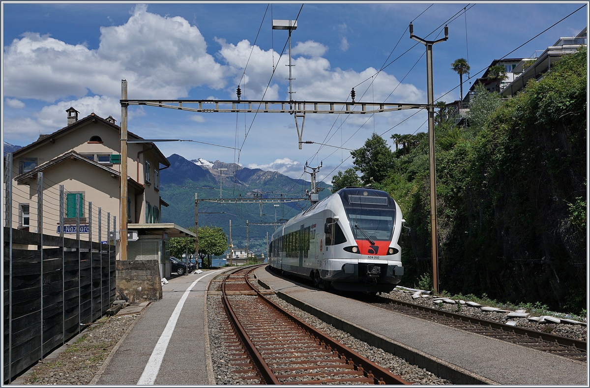 Der Trennord ETR 524 202 als S 30 25335 nach Malpensa beim kurzen Halt in S. Nazzaro 
2. Mai 2017