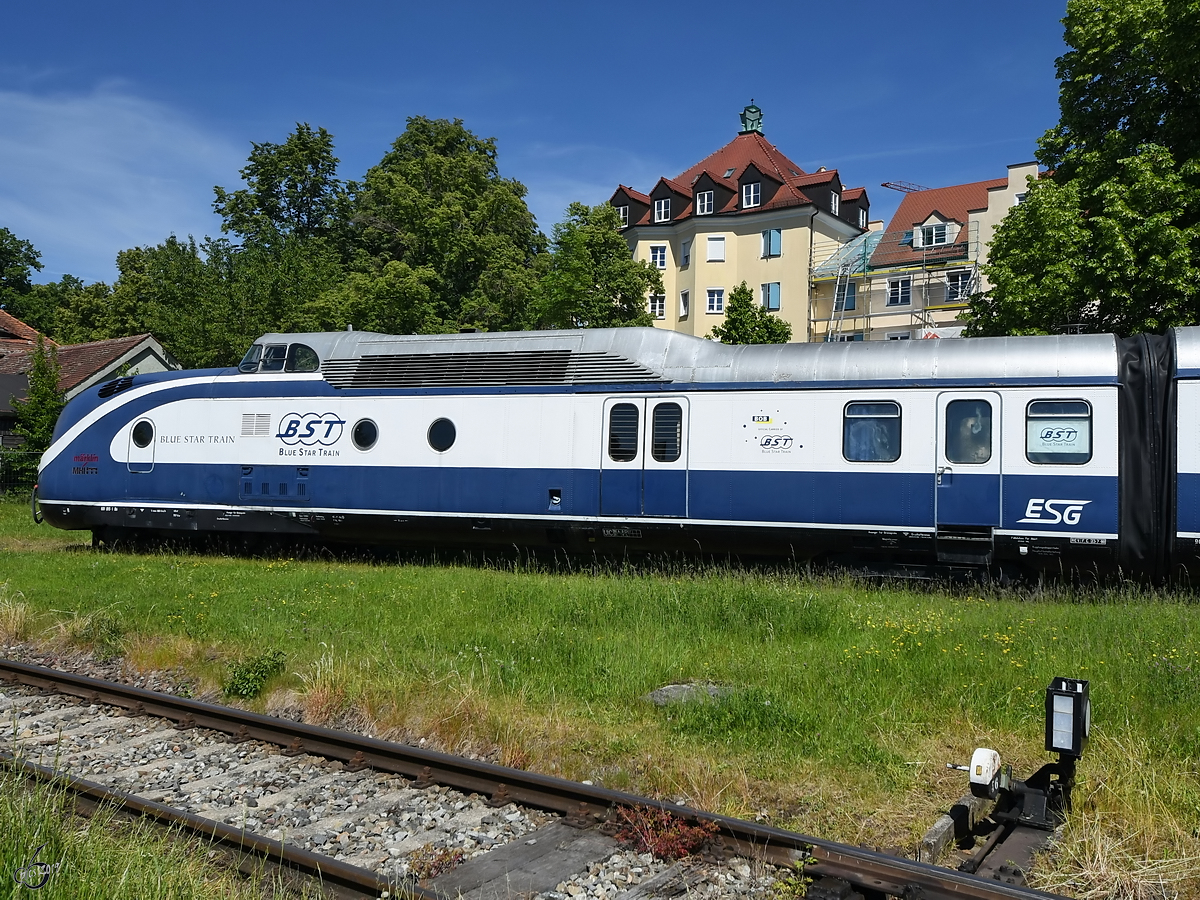 Der Triebwagenkopf der DB-Baureihe VT 11.5 TEE  Blue Star Train  Anfang Juni 2019 auf dem Gelände der Bahnparkes in Augsburg.
