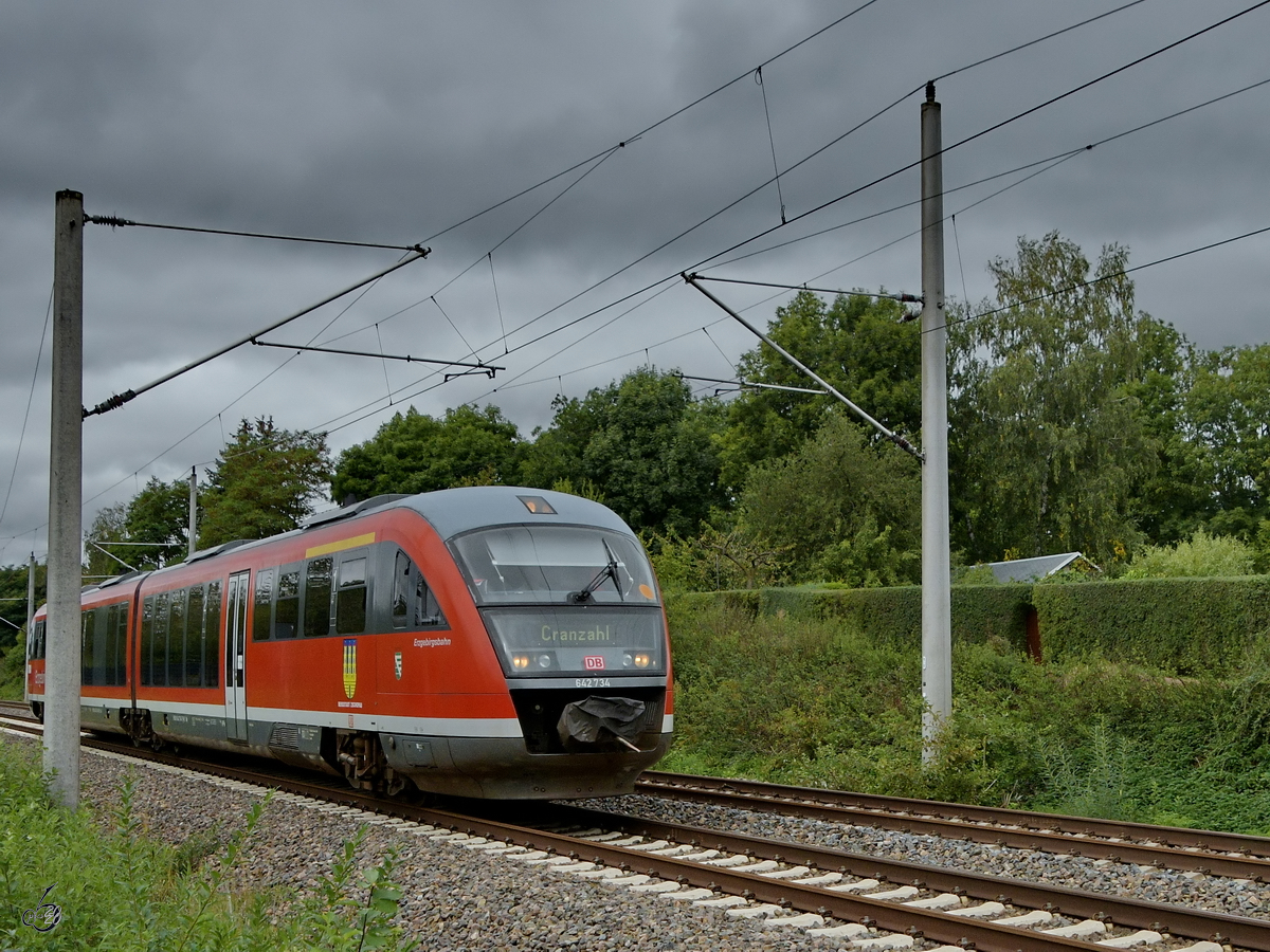 Der Triebzug 642 734 war hier Ende September 2020 in der Nähe des sächsischen Eisenbahnmuseums in Chemnitz-Hilbersdorf zu sehen.