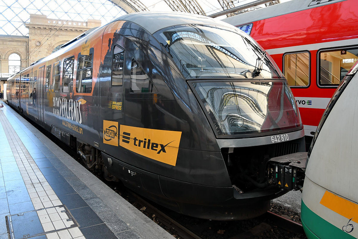 Der Triebzug 642 810 Anfang April 2018 auf dem Hauptbahnhof in Dresden.