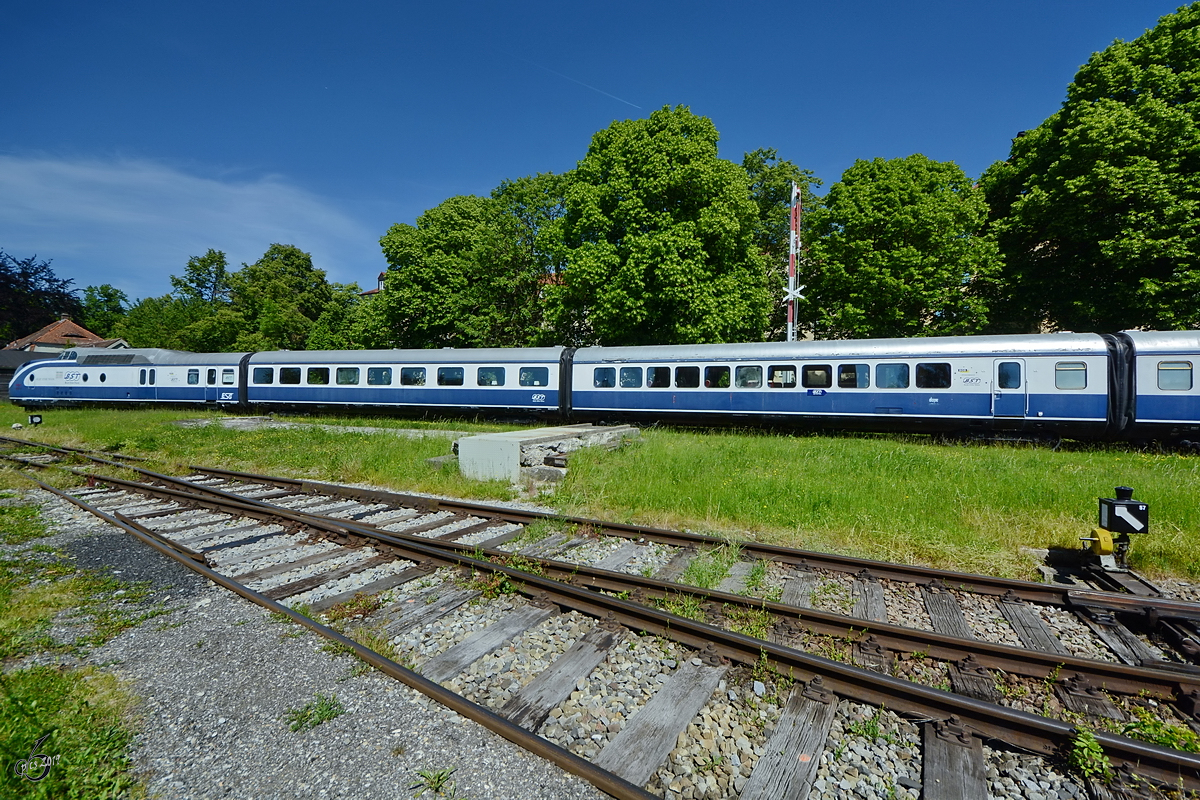 Der Triebzug der DB-Baureihe VT 11.5 TEE  Blue Star Train  war Anfang Juni 2019 auf dem Gelände der Bahnparkes in Augsburg zu sehen.