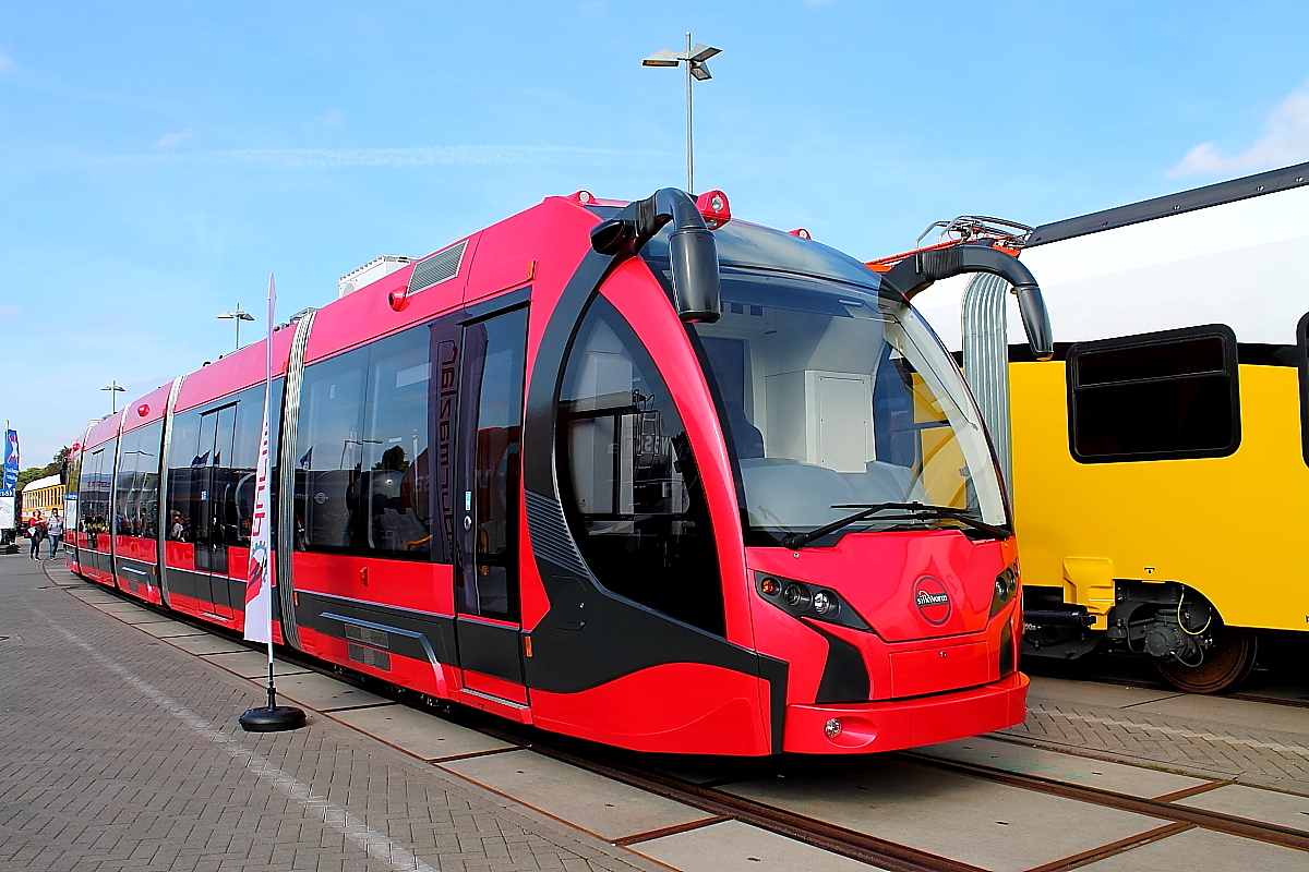 Der türkische Aussteller Durmazlar Makine  präsentiert auf der InnoTrans am 28.09.2014 in Berlin 
die modular aufgebaute 100%-ige Niederflur Straßenbahn „Silkworm“ deutsch „Seidenraupe“.

Spurweite:	1.435 mm
Fahrspannung:	750 V DC
V max:	80 km/h
Einstiegshöhe:	350 mm
