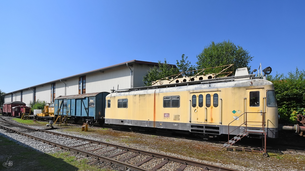 Der Turmtriebwagen 702 115-7 war neben anderen Fahrzeugen Anfang August 2020 in Obing zu sehen.