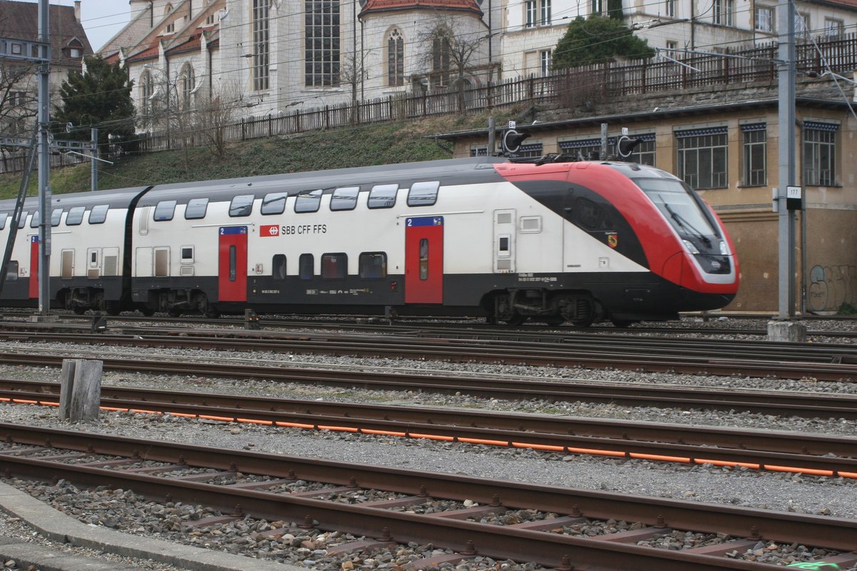 Der Twindexx RABe 502 207  Stadt Bern  fährt als IR 13 in St. Gallen ein.

Standort: Kiesparkplatz im Güterbahnhofareal

St. Gallen GB, 14.03.2020
