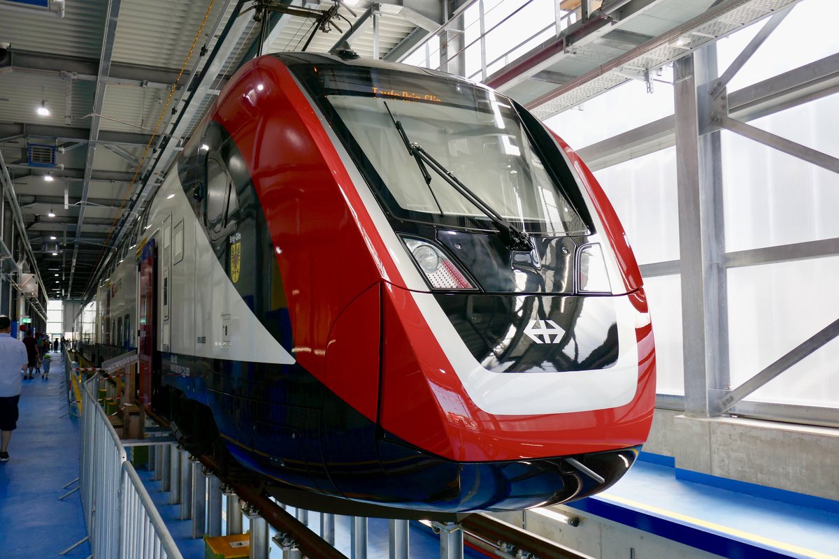 Der Twindexx RABe 502 404 der gestern auf Brig-Glis getauft wurde, am 29.6.19 in der Serviceanlage in Brig.