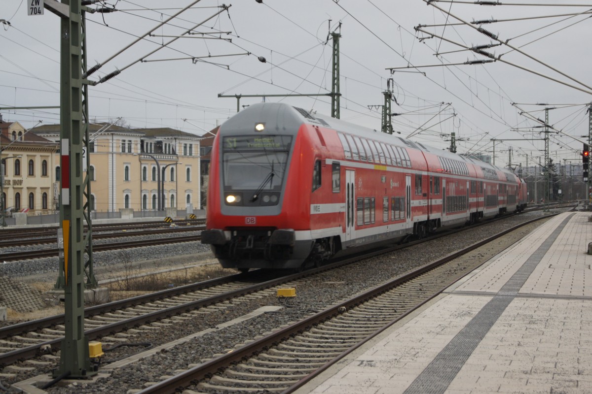 Der typische Anblick in Dresden: Doppestockwagen im Einsatz rund um Dresden als S-Bahn. Hier am 11.03.2015 in DD-Neustadt.