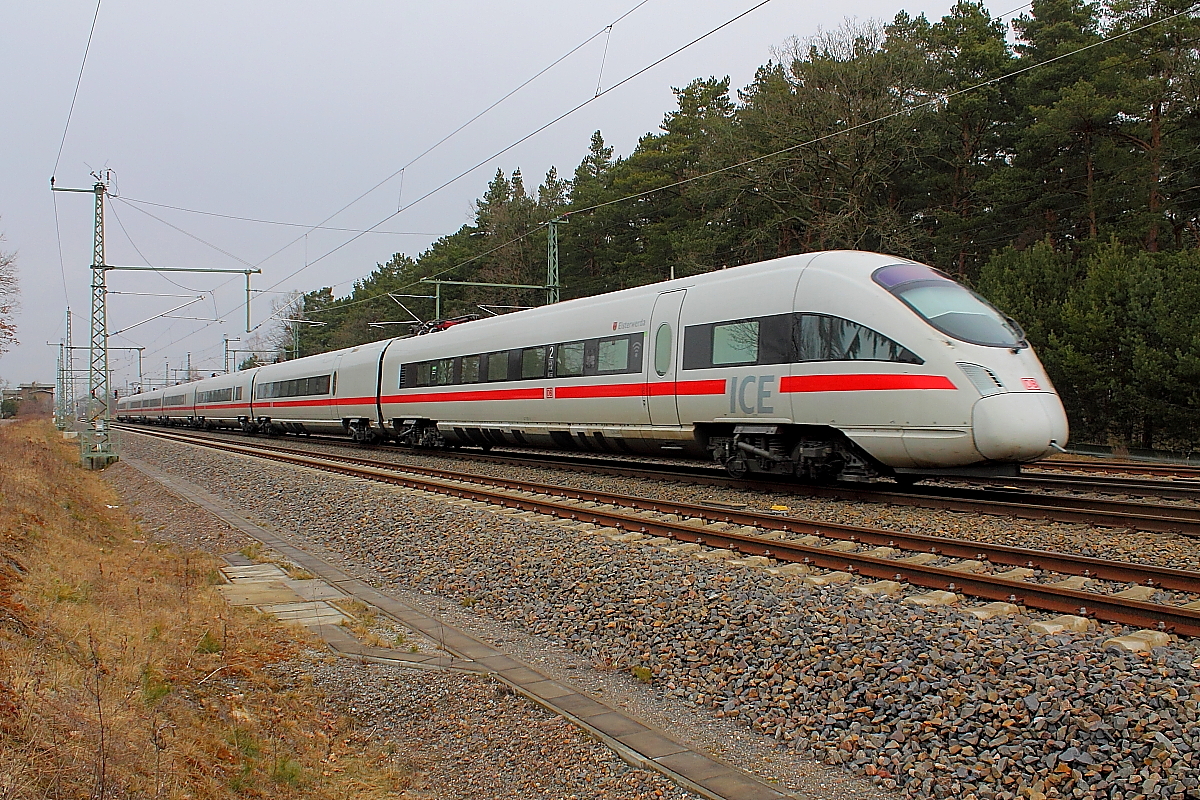 Der Tz 1151 -Elsterwerda- als ICE 1511 von Rostock Hbf nach München Hbf am 10.03.2018 in Nassenheide.